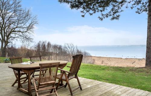 Holbaek House | Cozy Home In Holbæk With House Sea View