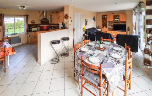 Kerlouan House | Cozy Home In Kerlouan With Wifi