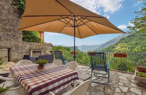 Casoli House | Cozy home in Limano with WiFi