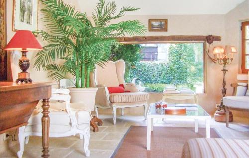 Lye House | Cozy Home In Lye With Wifi