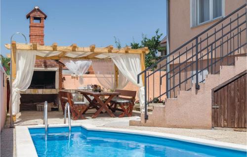 Sikici House | Cozy Home In Pula With Kitchen