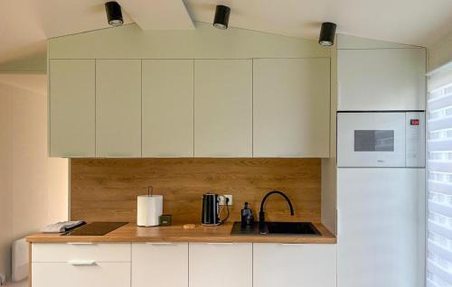 Dobra House | Cozy Home In Stolec With House A Panoramic View