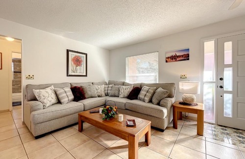 New Smyrna Beach House | Cozy home with 1-car garage within walking distance to the beach. 836C
