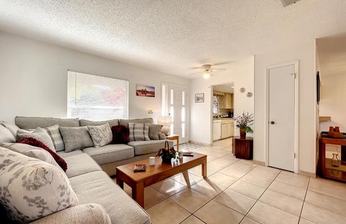 New Smyrna Beach House | Cozy home with 1-car garage within walking distance to the beach. 836C