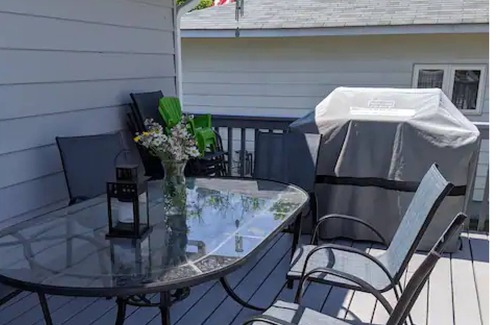 Wasaga Beach House | Cozy home with all the amenities you need, just 1min walk from a beautiful beach