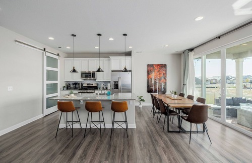 Henderson House | Cozy Home with Fireplace, Hot Tub, and Game Room 15-20 mins to Downtown