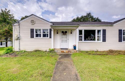 Bristol House | Cozy Home with Spacious Yard 2 Mi to Dtwn Bristol