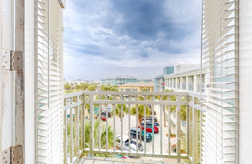 Gulf Place Apartment | Cozy Hotel-Style- near beach & dining with kitchenette, pools, hot tub, & tennis