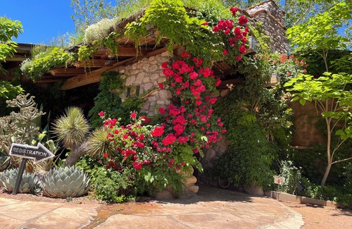 Uptown Sedona Apartment | Cozy Hotel Suite in Charming Downtown Sedona, Pet Friendly