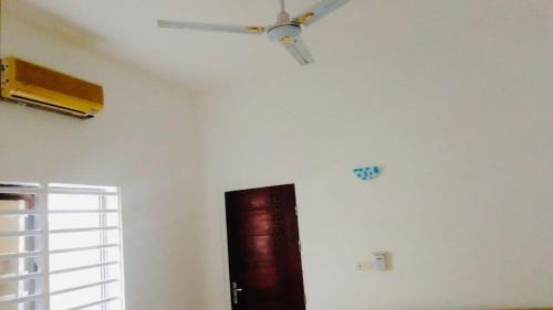 Abomey-Calavi Apartment | Cozy II Studio with AC and kitchen