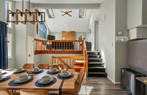 Tobyhanna House | Cozy Lakefront Poconos Cabin Hot Tub Kayaks