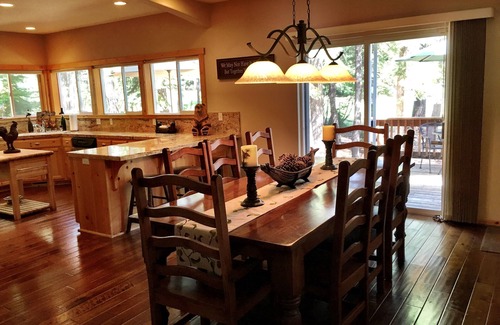 Truckee House | Cozy, large home on golf course with 2 Master Bedroom Suites