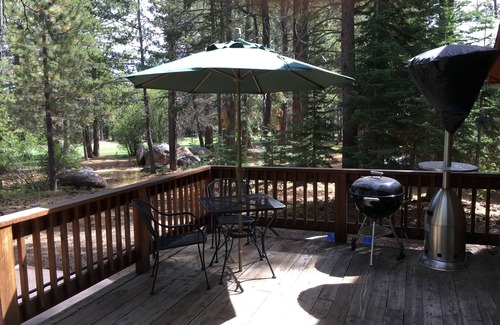 Truckee House | Cozy, large home on golf course with 2 Master Bedroom Suites