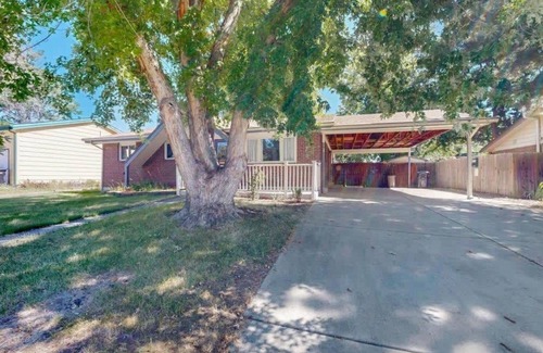 South Westminster House | Cozy Lower Unit King & Bunk Bed Great for Families