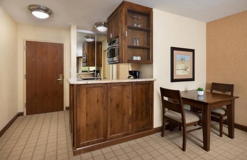 Crested Butte Hotel | Cozy Mountain Retreat w/Balcony & Stellar Ski-In/Ski-Out Access
