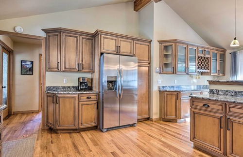 Bailey Cabin | Cozy Mountain Escape: Pet-Friendly Bailey Cabin