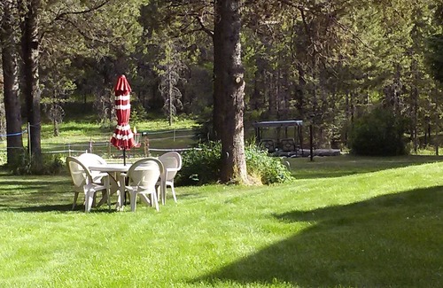 Coram House | “Cozy Mountain Home just 5 minutes from Glacier Park”