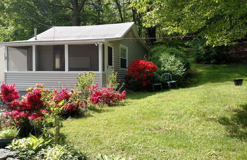 East Lyme Cabin | Cozy Nest Cottages