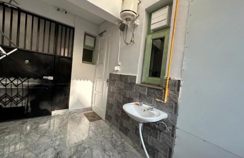 Chandigarh Apartment | Cozy Nest - Garden Facing Apartment with Kitchen