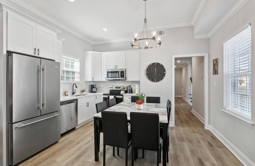 Tulane - Gravier House | Cozy New 5BR Home w Firepit Near Caesars Superdome