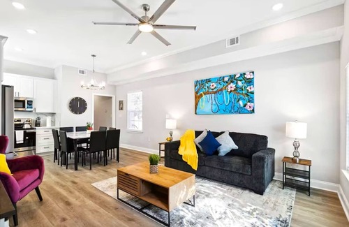 Tulane - Gravier House | Cozy New 5BR Home w Firepit Near Caesars Superdome