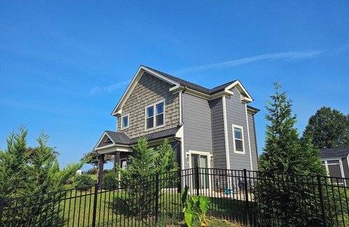 Davidson House | Cozy open concept home in beautiful Davidson near Lake Norman