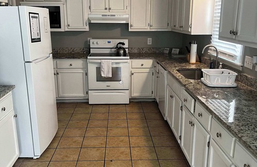 Cordova House | Cozy Patio, Mins to Downtown! Cordova Colonial