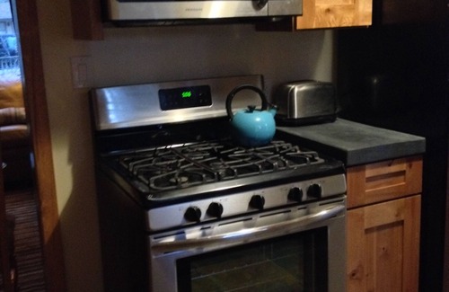 Al Tahoe Cabin | Cozy pet friendly cabin avail for December. Central location near ski resorts