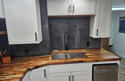 Northeast Neighbors Apartment | Cozy pet-friendly 2-br/1ba daylight basement apartment near everything in Salem.
