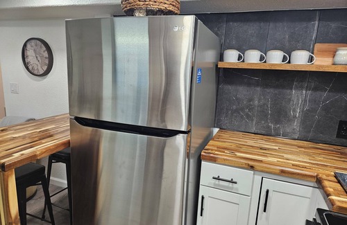 Northeast Neighbors Apartment | Cozy pet-friendly 2-br/1ba daylight basement apartment near everything in Salem.