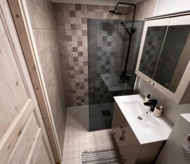 Voru Apartment | Cozy private apartment WiFi 1BR Sleeps 4 great Central Location