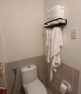 Project 4 Apartment | Cozy QC Condo with Karaoke Pool & Fast WiFi