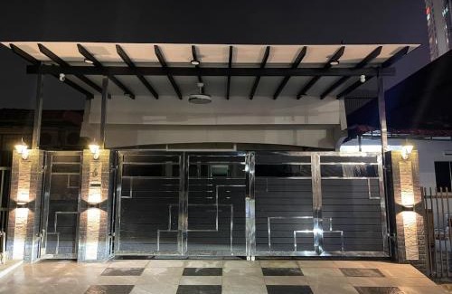 Taman Century House | Cozy R7R6 #Room 2pax #1min walk to KSL #Bathroom