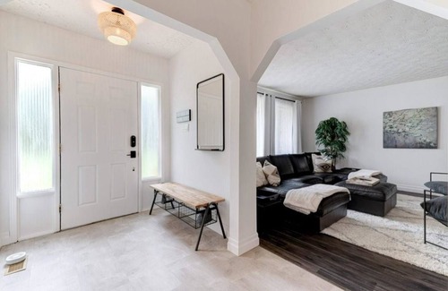 Niagara-on-the-Lake Cottage | Cozy Ravine View Cottage in Wine Country! Hot Tub & Pool surrounded by Forest.