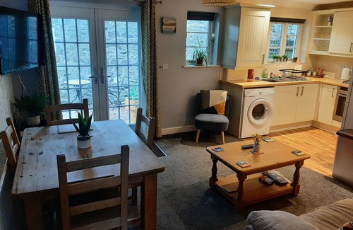 Bodmin Apartment | Cozy Retreat In Bodmin Free Parking Sleeps 3