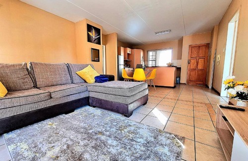 Greater Johannesburg Metropolitan Area House | Cozy Room in Midrand - Shared Apartment