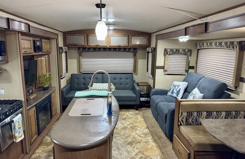 Nicholson House | Cozy RV in quaint Nicholson. Close to UGA.