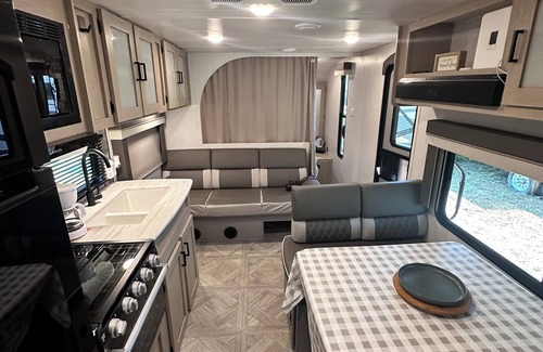 Magnolia RV Rental | Cozy RV Stay · 21ft Trailer with Wi-Fi & Comfort