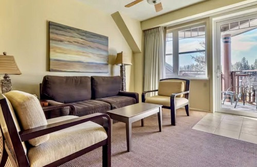 Tahoe Meadows Resort | Cozy ski retreat on South Lake Tahoe w/Jacuzzi & Pool