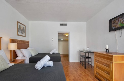 Hallandale Beach Apartment | Cozy Studio/1Bath, Hallandale Beach, Pool and Free Parking!