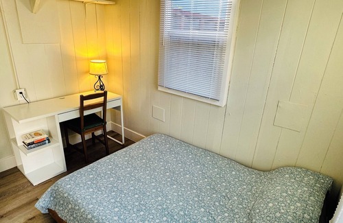 Golden Gate Apartment | Cozy Studio bordering South Berkeley and Emeryville- huge backyard!