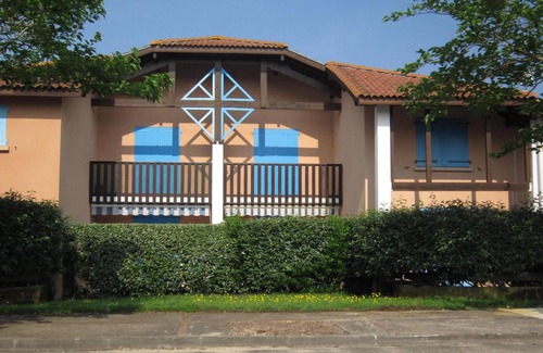 Biscarrosse Plage Apartment | Cozy Studio Cabin for 4 - Steps to Beach - Biscarrosse