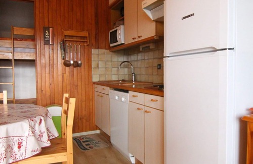 Jeux Apartment | Cozy Studio for 4 in L'Alpe d'Huez - Ski-in/Ski-out, South Balcony, Near Amenities