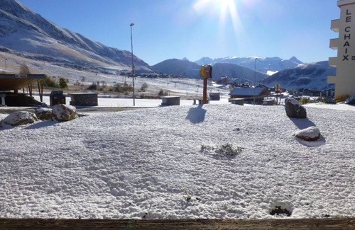 Cognet Apartment | Cozy Studio for 4 with Ski Access, Balcony & Ski Locker - L'Alpe d'Huez