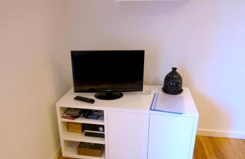 Sao Cristovao e Sao Lourenco Apartment | Cozy Studio in Mouraria with AC