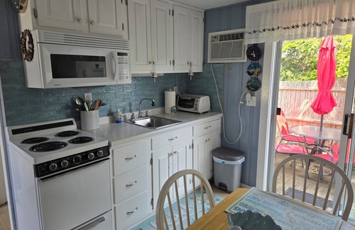 Dennis Port Apartment | Cozy studio only 3/10 of a mile from Nantucket Sound, Free WIFI