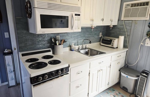Dennis Port Apartment | Cozy studio only 3/10 of a mile from Nantucket Sound, Free WIFI