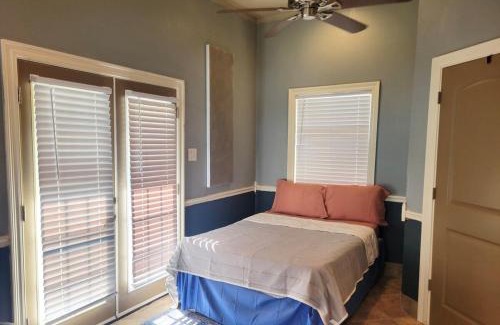 Carencro Villa | Cozy Studio Suite with Pond View