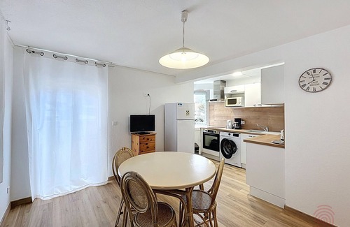 Lamalou-les-Bains Apartment | Cozy Studio with Terrace, Near Thermes & Downtown, Pet Friendly + WiFi, Lamalou-les-Bains