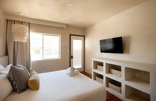 Imperial Beach Hotel | Cozy Studio - Walk to Beach + Free Parking